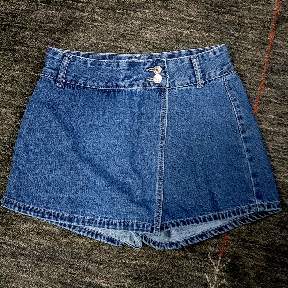 NEW BLUE DENIM SKORT | SIZE SMALL
